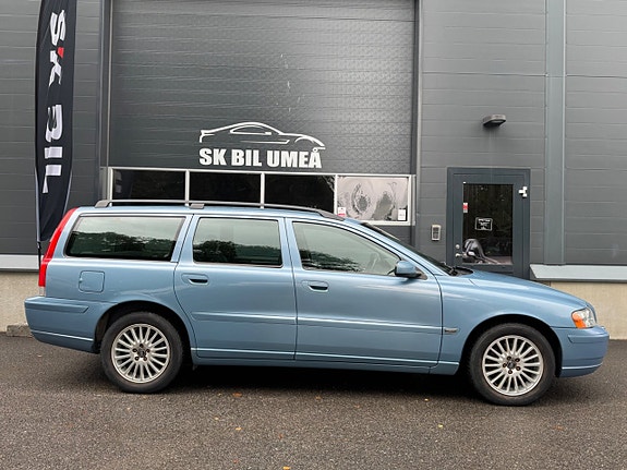 Volvo V70 3 of 5