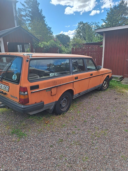 Volvo 240 3 of 4