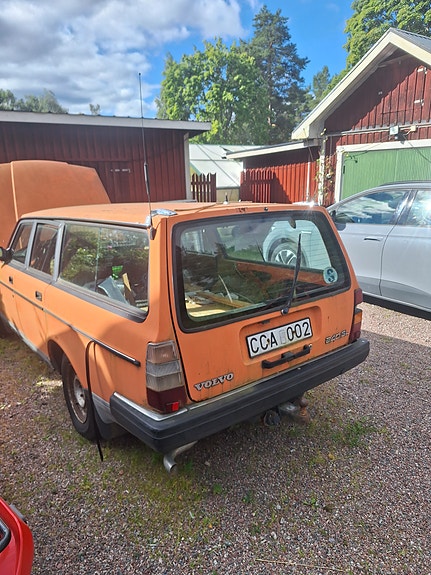 Volvo 240 4 of 4