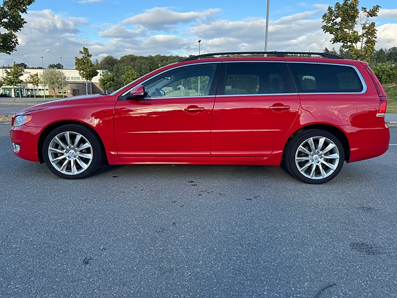 Volvo V70 2 of 8