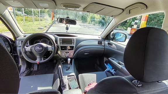 Subaru Impreza 6 of 12