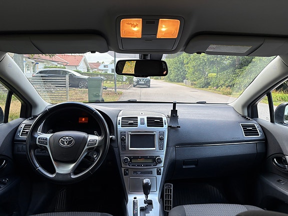 Toyota Avensis 7 of 9