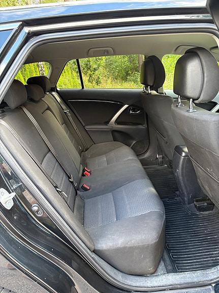 Toyota Avensis 4 of 9