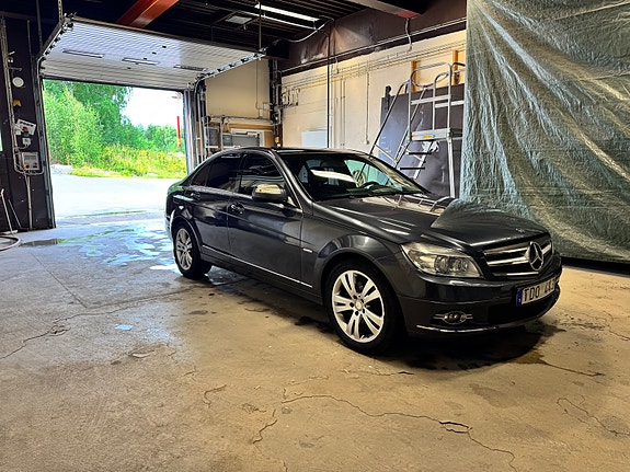 Mercedes-Benz C350 4 of 5