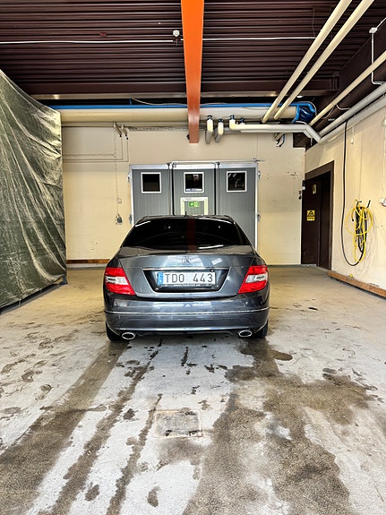 Mercedes-Benz C350 2 of 5