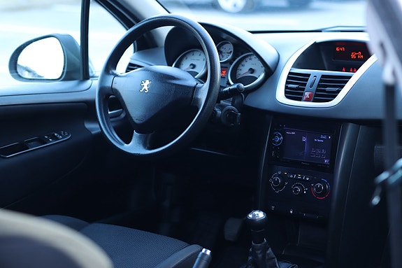Peugeot 207 3 of 15