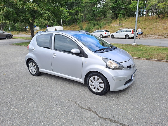 Toyota Aygo 2 of 5