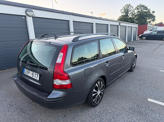 Volvo V50 4 of 5