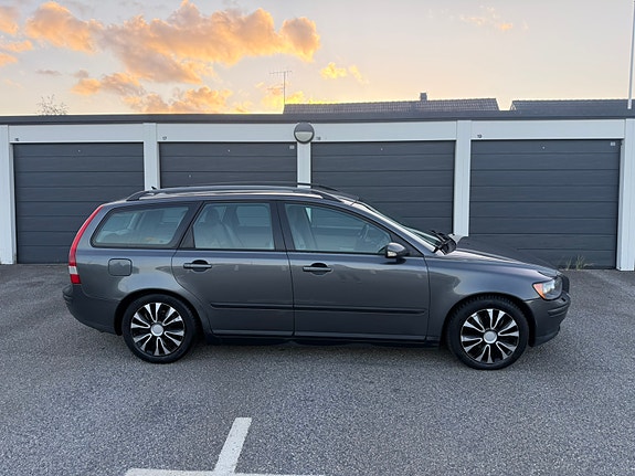 Volvo V50 2 of 5