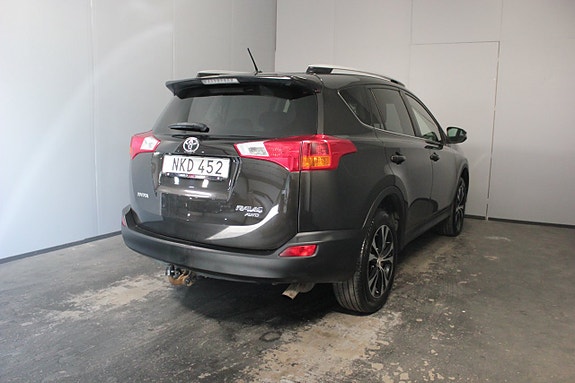 Toyota RAV4 4 of 27
