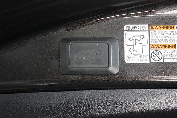 Toyota RAV4 8 of 27