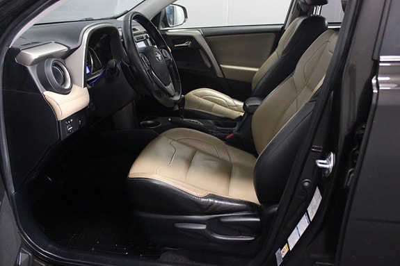 Toyota RAV4 8 of 20