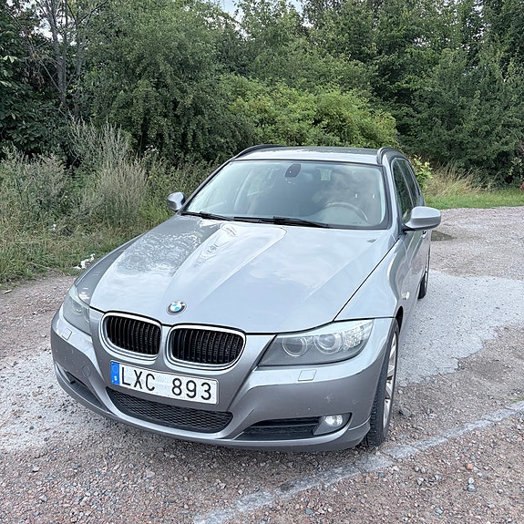 BMW 320d 2 of 10