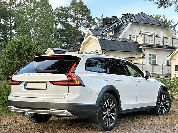Volvo V90 Cross Country 6 of 16
