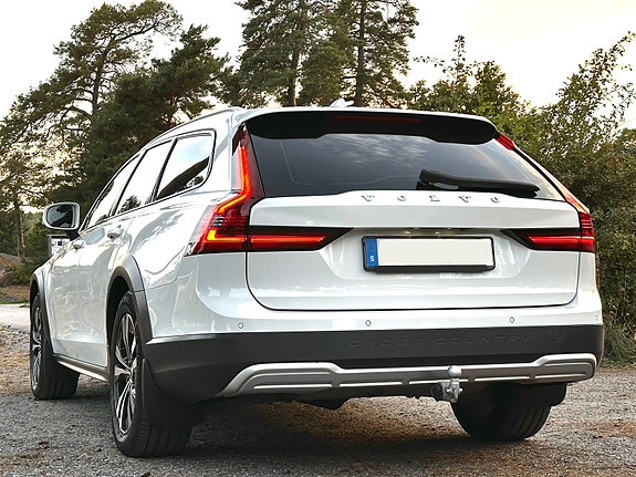 Volvo V90 Cross Country 8 of 16