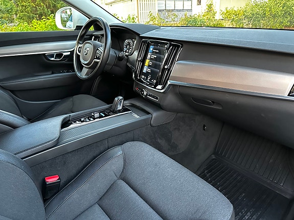 Volvo V90 Cross Country 12 of 16