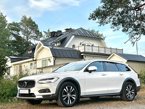 Volvo V90 Cross Country 3 of 16