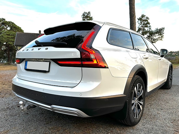 Volvo V90 Cross Country 11 of 16