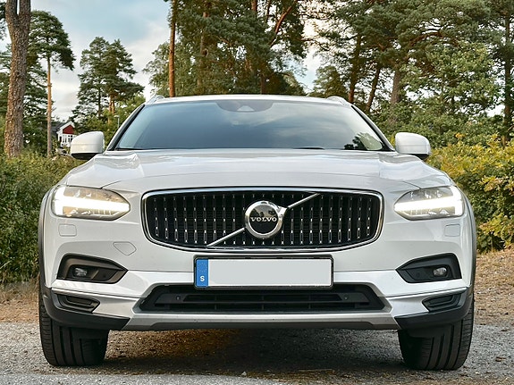 Volvo V90 Cross Country 9 of 16