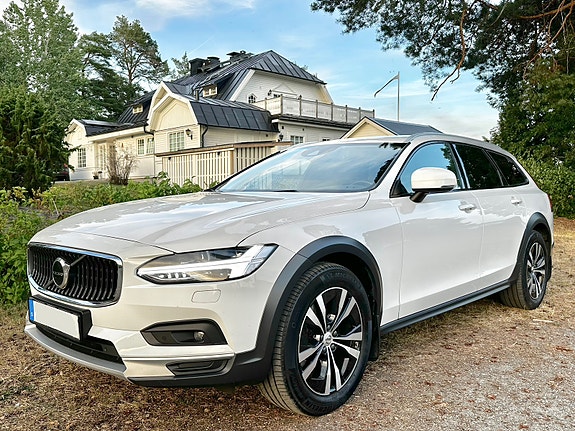 Volvo V90 Cross Country 4 of 16