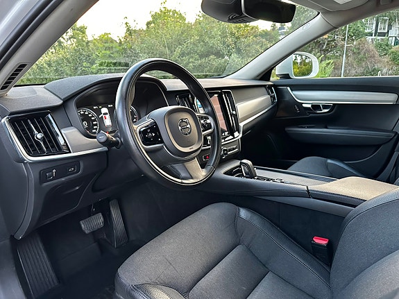 Volvo V90 Cross Country 13 of 16