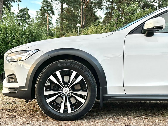 Volvo V90 Cross Country 5 of 16