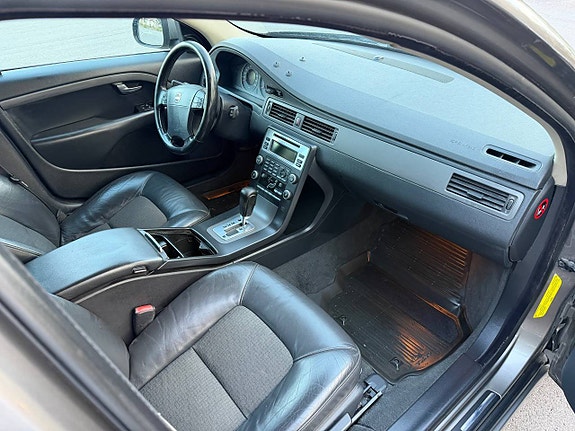 Volvo V70 8 of 9