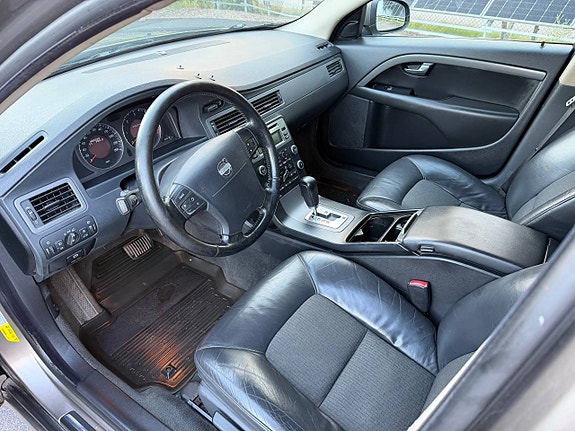 Volvo V70 7 of 9