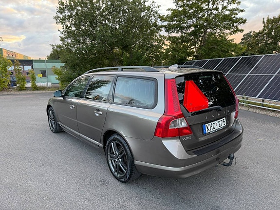 Volvo V70 3 of 9