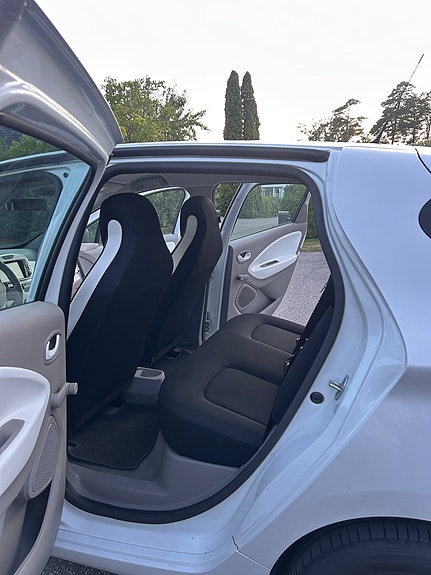 Renault Zoe 7 of 9