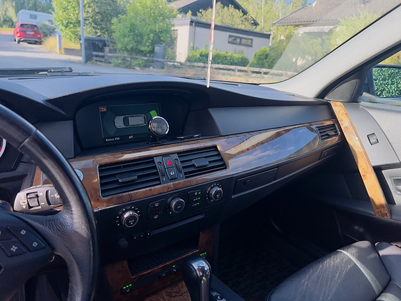 BMW 530i 8 of 13