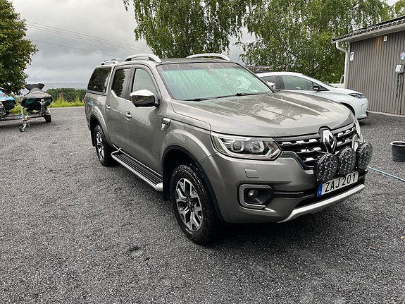 Renault Alaskan 3 of 15