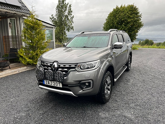 Renault Alaskan 2 of 15