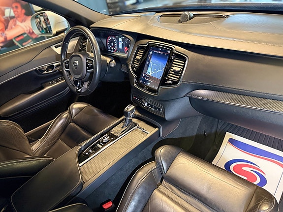 Volvo XC90 10 of 21