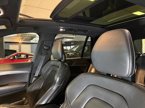 Volvo XC90 18 of 21