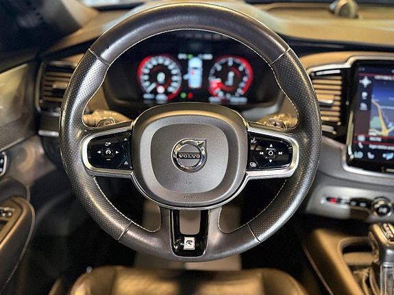Volvo XC90 17 of 21