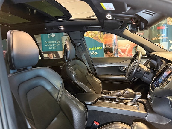 Volvo XC90 15 of 21