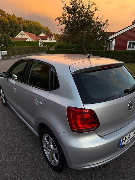 Volkswagen Polo 2 of 18