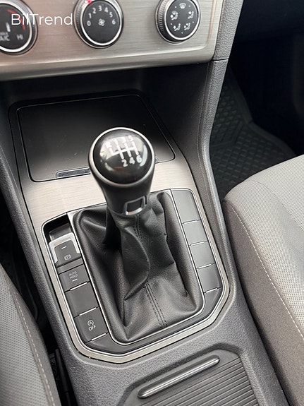Volkswagen Golf Sportsvan 12 of 13