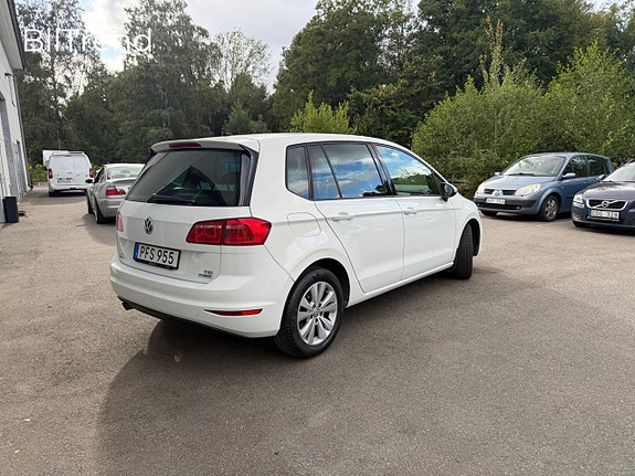 Volkswagen Golf Sportsvan 3 of 13