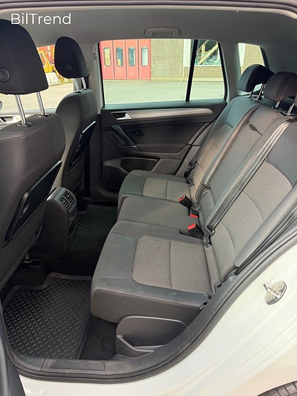 Volkswagen Golf Sportsvan 10 of 13