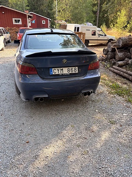 BMW 545i 4 of 7