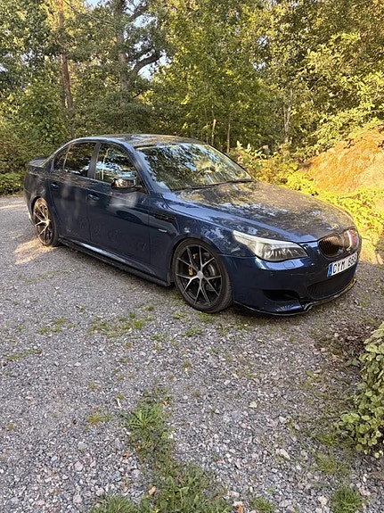 BMW 545i 2 of 7