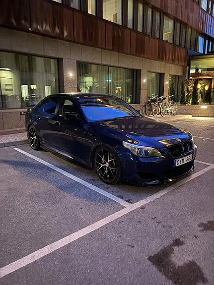 BMW 545i 5 of 7