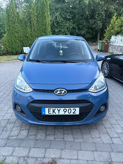 Hyundai i10 2 of 8