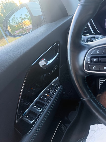 Kia e-Niro 2 of 12