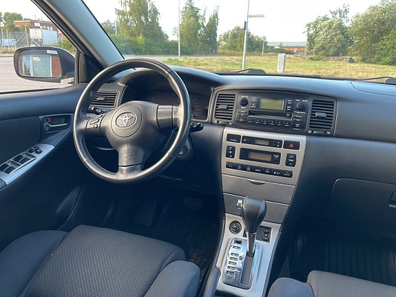Toyota Corolla 13 of 17