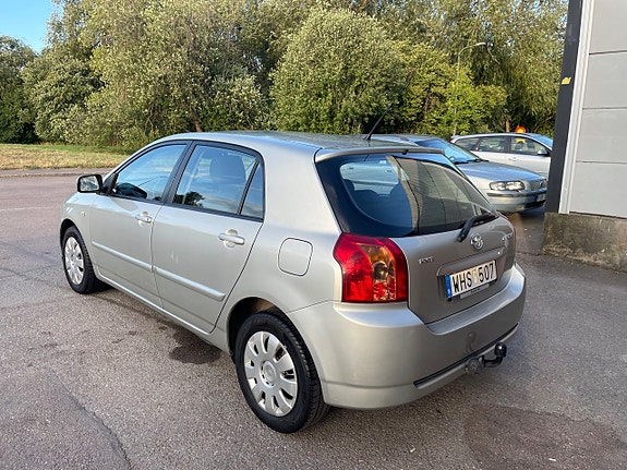 Toyota Corolla 8 of 17
