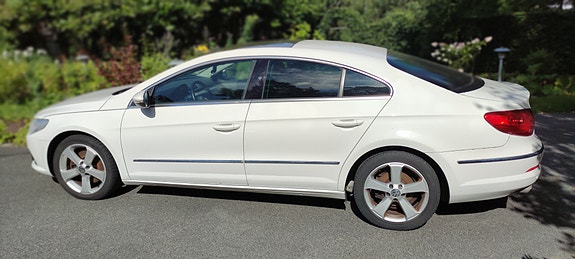 Volkswagen Passat CC 2 of 9
