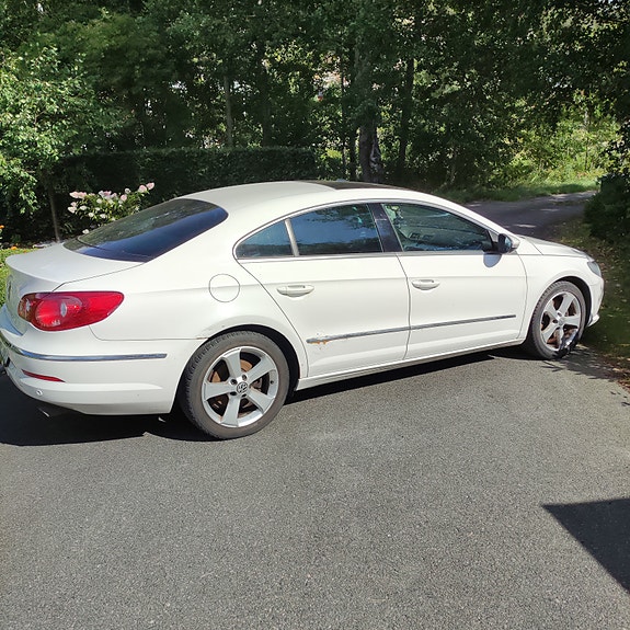 Volkswagen Passat CC 3 of 9